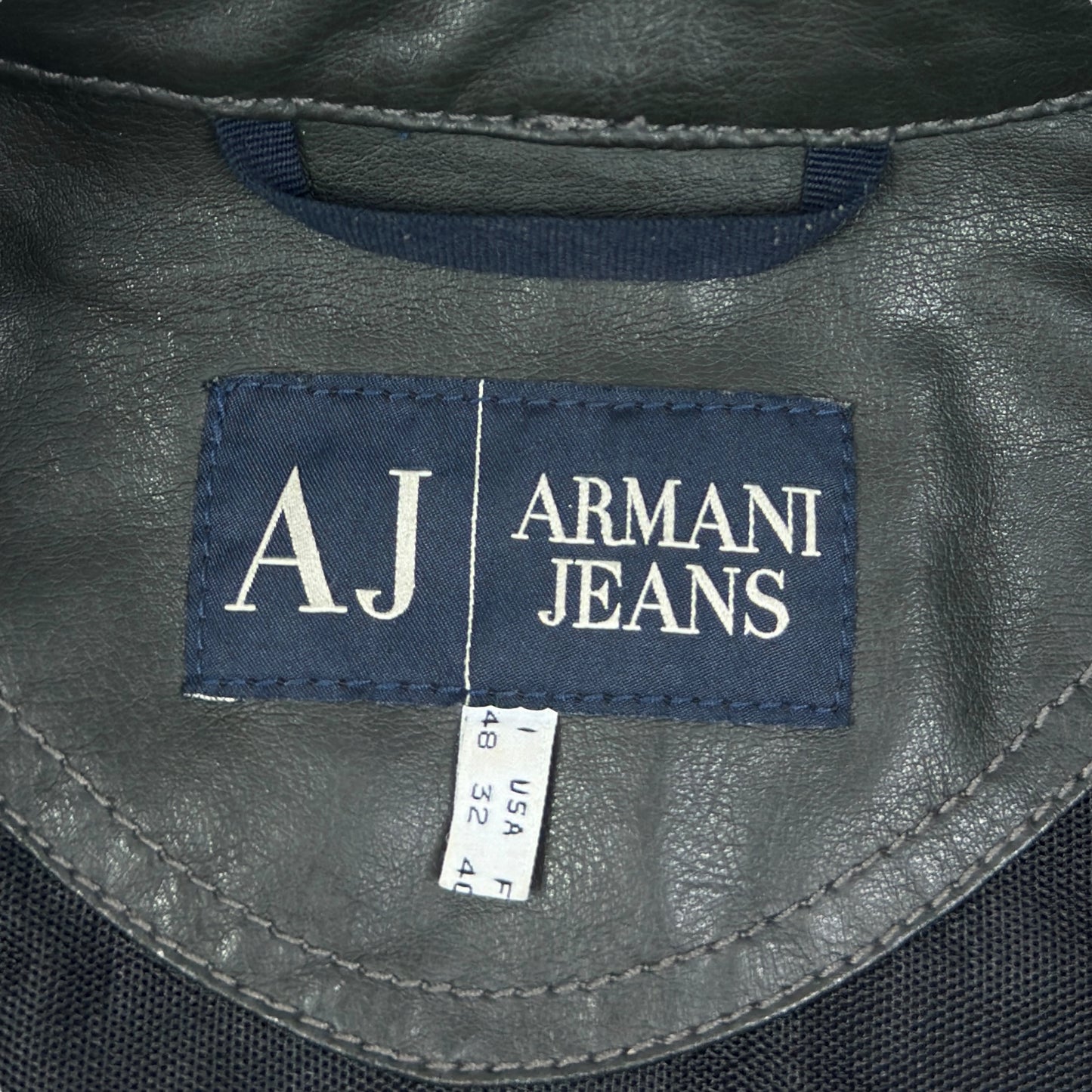 Jachetă Armani Vintage Din Anul 2000 - M